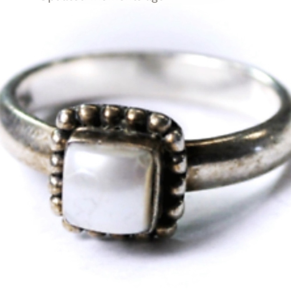 Silpada Vintage Square
Genuine Pearl Button 
Sterling Silver Ring Sz 7